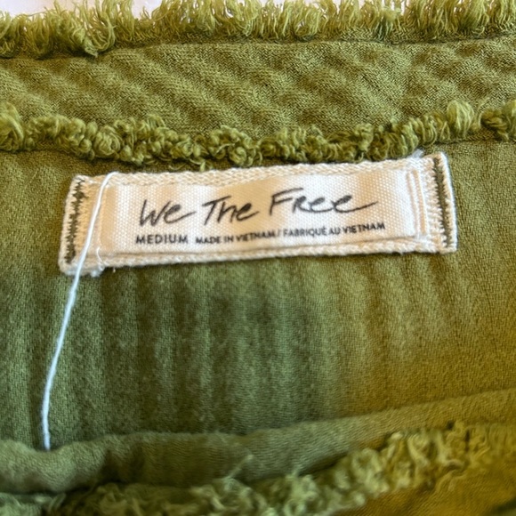 Free People olive green women’s top with frayed hem size M - Picture 5 of 7